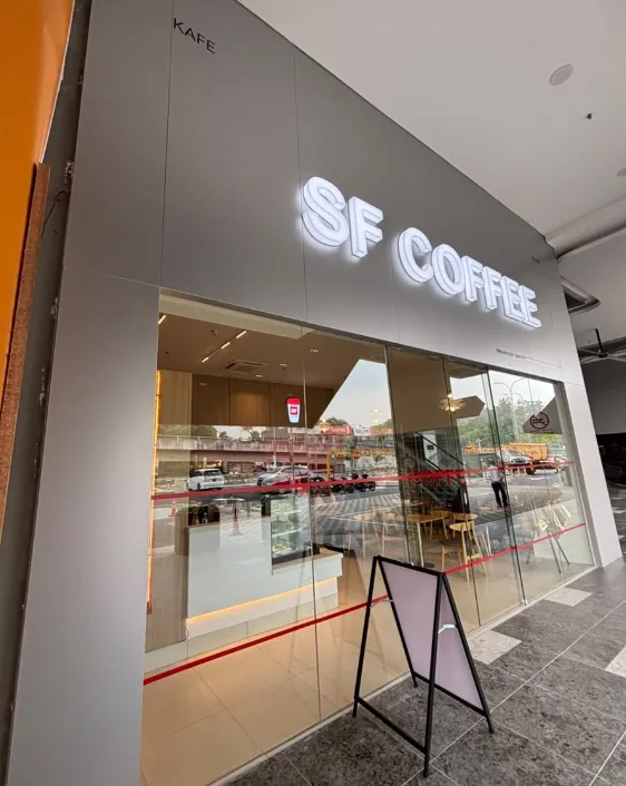 Cafe shopfront clad in silver ACP