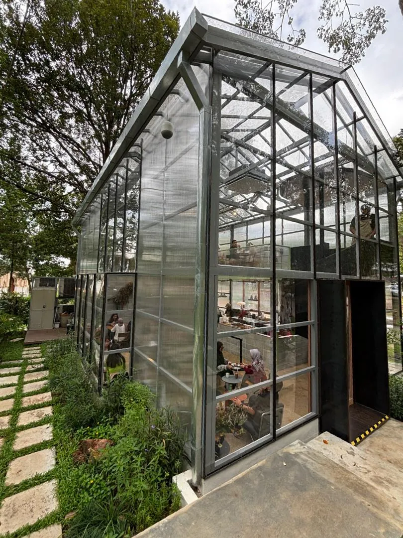 Greenhouse with polycarbonate walls and roof
