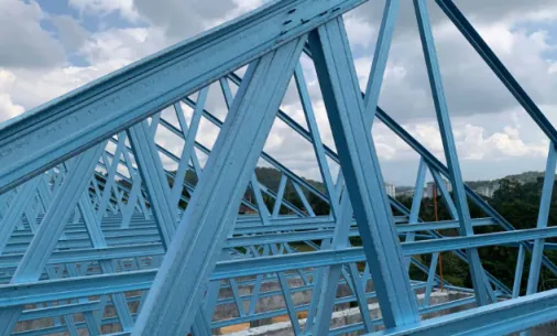Light gauge steel roof truss
